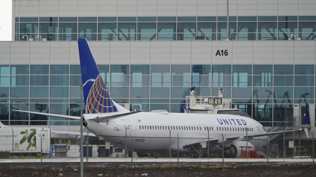 Denver air traffic controllers had 2-minute communications outage, FAA official says : NPR