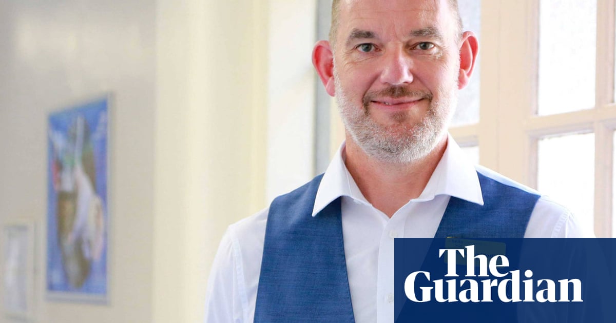 CEO of troubled Sussex hospital trust to step down | Hospitals