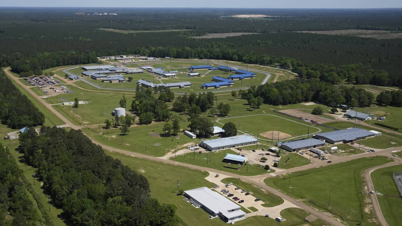 Louisiana police chiefs charged in immigrant visa fraud scheme : NPR