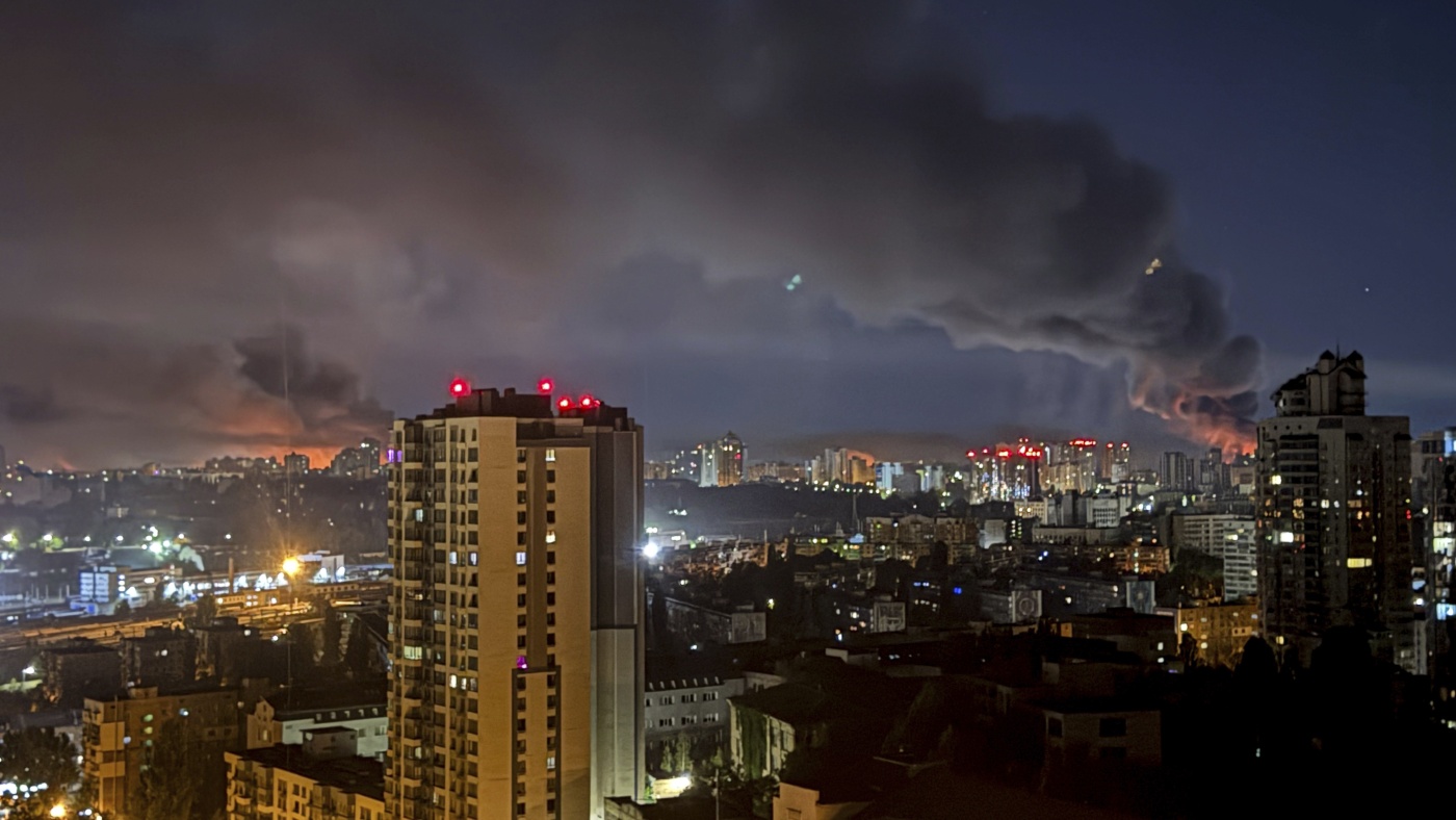 Russia hits Ukraine with largest aerial attack as Trump talks to Zelenskyy and Putin : NPR