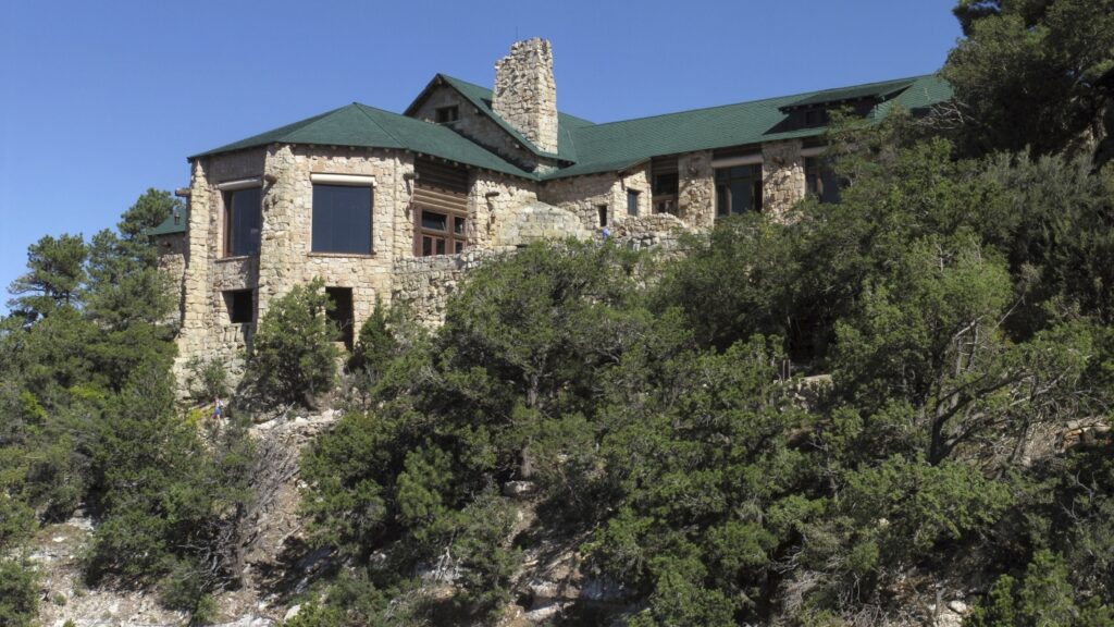 Wildfire destroys a historic Grand Canyon lodge and other structures : NPR