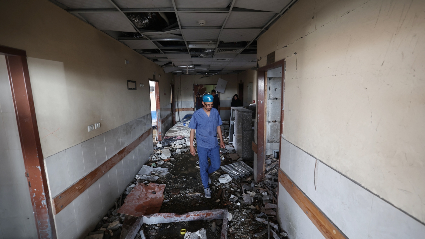 Israel increasingly bars foreign doctors from volunteering in Gaza : NPR